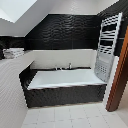 Na Zboczu 흐미엘노